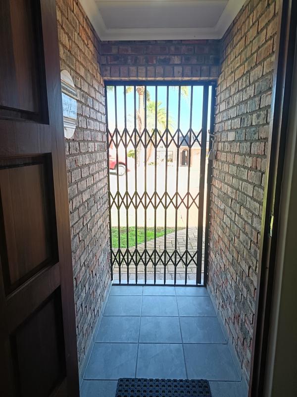 4 Bedroom Property for Sale in Hartenbos Heuwels Western Cape